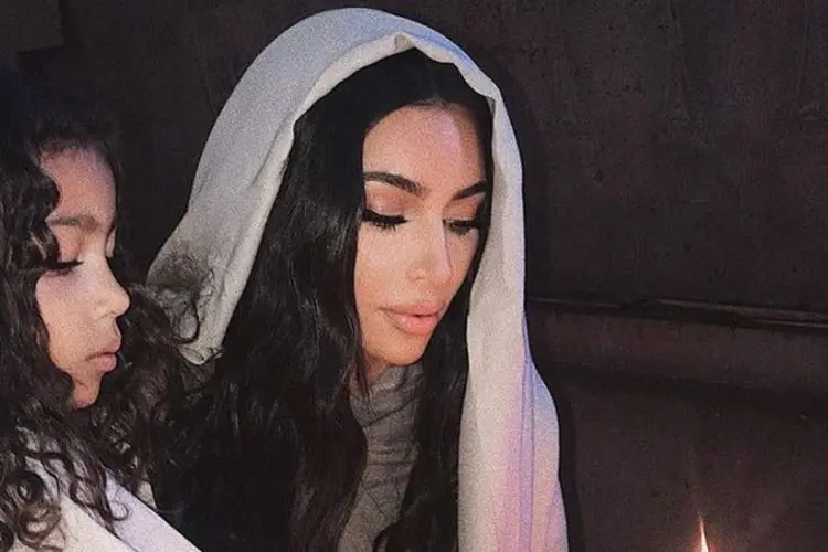 3 RumahÂ TermahalÂ Selebriti di California, Rumah Kim Kardashian Seharga Pulau!