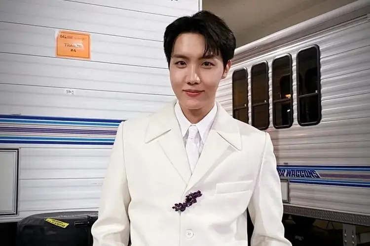 J-Hope Tampil di Festival Musik Lollapalooza, Cetak Sejarah Penyanyi Korea Selatan yang Tampil di Acara Itu