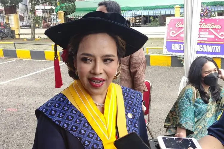 Andriana Menyandang Gelar Doktor dari Unpad, Predikatnya Summa Cumlaude