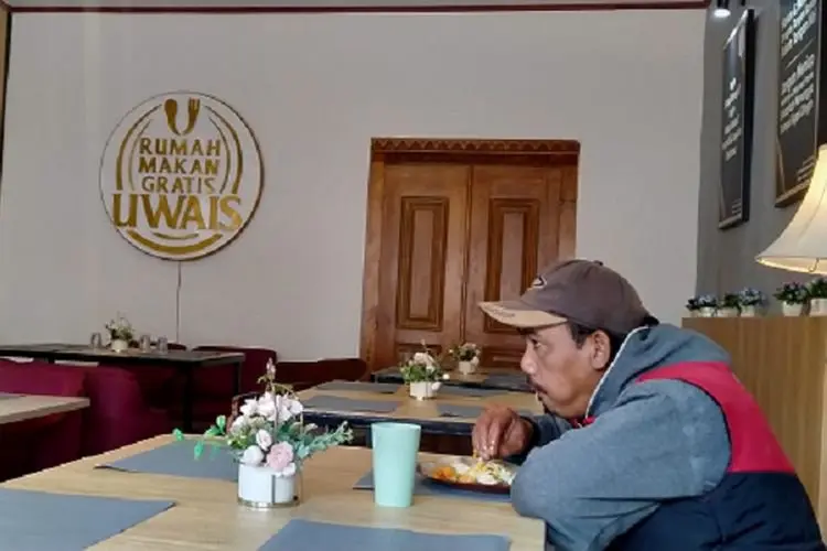 Rumah Makan Gratis Uwais di Ciwidey Manjakan Kaum Dhuafa dan Yatim Piatu