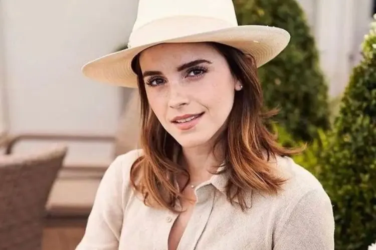 Tengah Berlibur di Spanyol, Gaya Fashion Berkuda Emma Wastson Jadi Sorotan