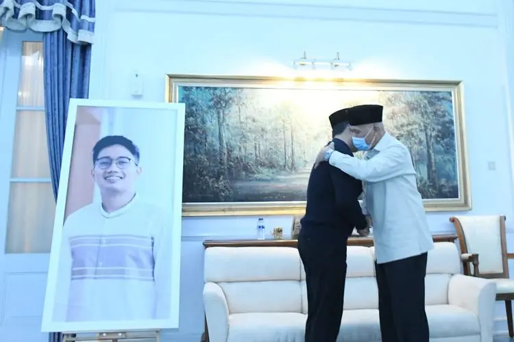 Jasad Emmeril Kahn Mumtadz Ditemukan, Tagar Eril Langsung Trending di Twitter