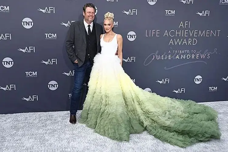Pakai Rok Abstrak, Ini Gaya Fashion Gwen Stefani di Acara America Film Institute Life Achievement Award Gala