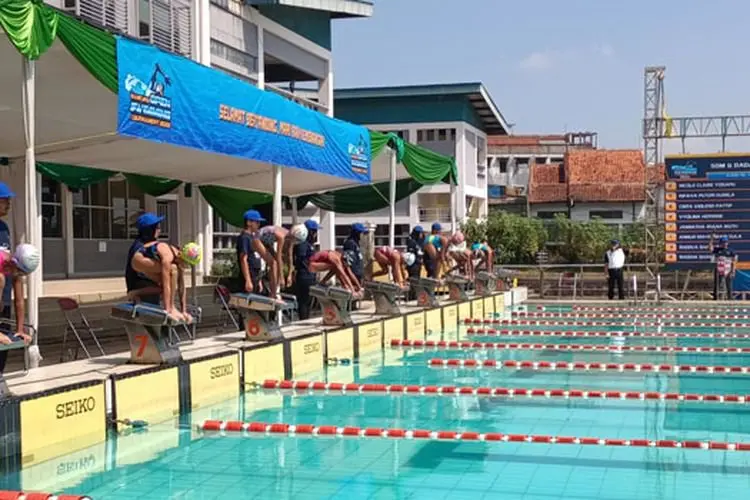 Ratusan Atlet Renang Jabar Perebutkan Piala Muhammad Farhan di Bandung Open Swimming Tournament 2022