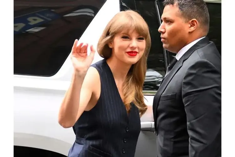 Taylor Swift Bicara Tentang Lagunya yang Dijadikan Film Pendek, âAll Too Wellâ di Acara Festival Film Tribeca