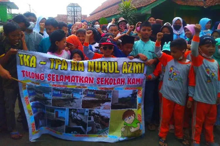 Dampak Pembangunan KCJB di KBB, Siswa TK/TPA di Cilame Terpaksa Belajar di Masjid