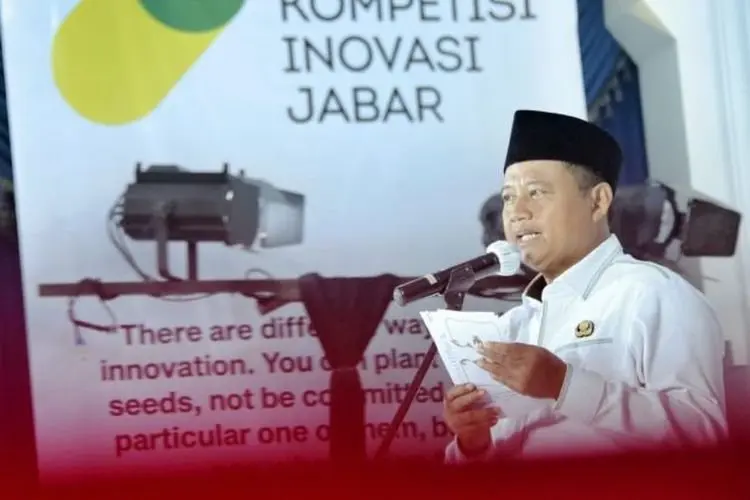 Rela Hujan-hujanan, Wagub Jabar Terharu Liat Antusias warga Sambut Jenazah Eril