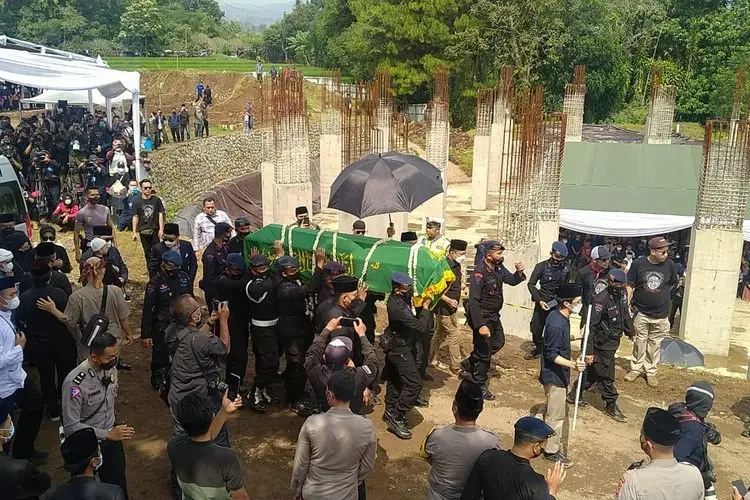 Tiba di Pemakaman, Jenazah Eril Disambut Lantunan Ayat Suci Alquran dan Doa Pelayat