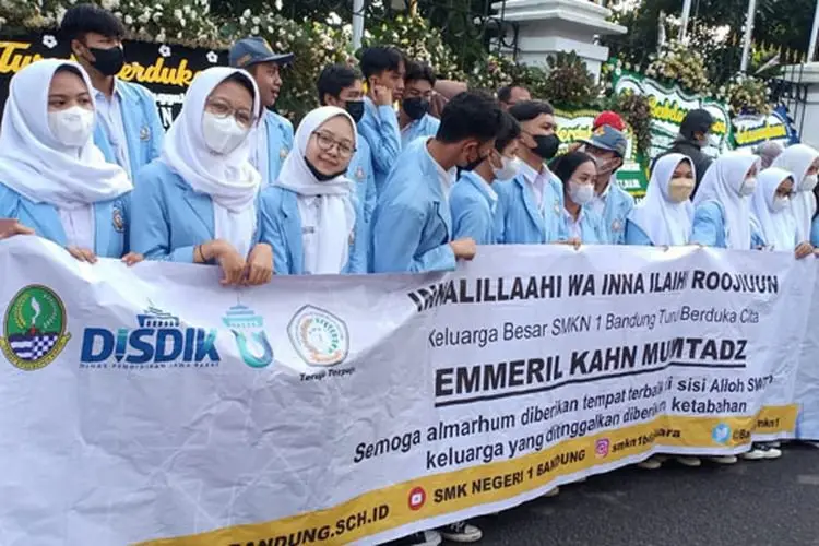 Pelajar di Jabar Menyemut Iringi Pemakaman Eril, Disdik Jabar Pastikan Murni Aspirasi Siswa