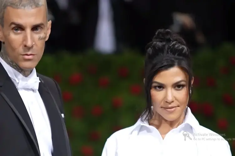 Kourtney Kardashian Posting Foto Terbaru Potongan Rambut Mohawk Reign Disick di Instagram