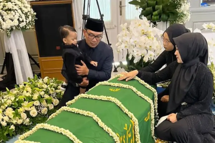 Warga Berbondong Ziarah ke Makam Eril di Cimaung