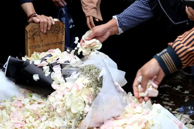 Usai Dimakamkan, Warga Berbondong Ziarah Makam Eril di Cimaung