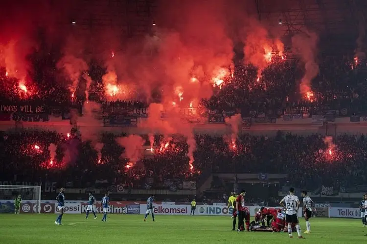 Umuh Muchtar Kecewa, Aksi Flare Buyarkan Peluang Menang Persib 