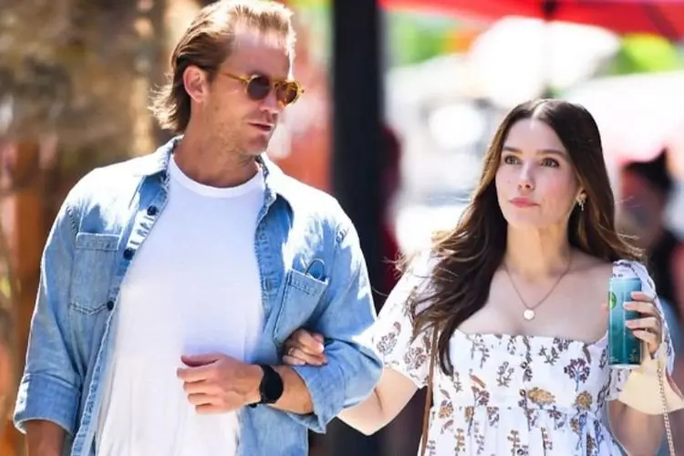 Setelah Satu Tahun Bertunangan, Sophia Bush dan Grant HughesÂ Akan Menikah, Ini Lokasi Pernikahannya!