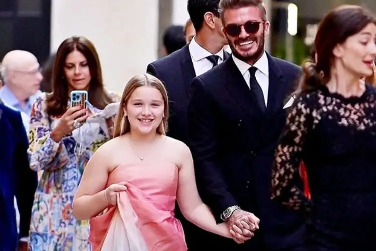 Kencan Romatis! David Beckam Ajak Anaknya, Harper Hadiri Teater Fenice Sambil Gandengan