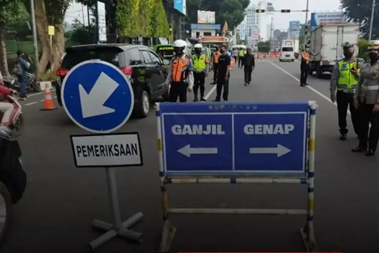 Polisi Tilang 76 Kendaraan Hari Pertama Perluasan Gage di Jakarta