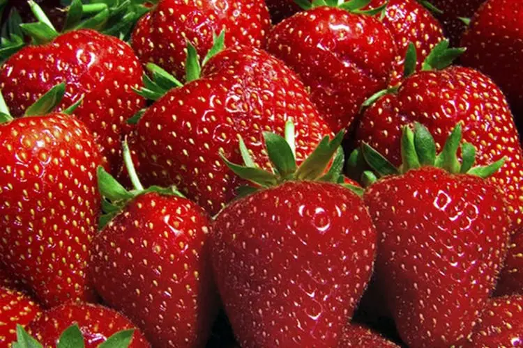 Cara Mencuci Strawberry dengan Benar