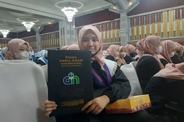428 Siswa-Siswa Darul Hikam Ikuti Wisuda