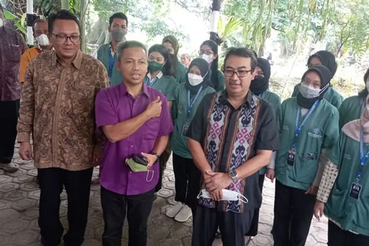 IPB University Terjunkan Tim Satgas PMK ke Kunak Pamijahan Kabupaten Bogor