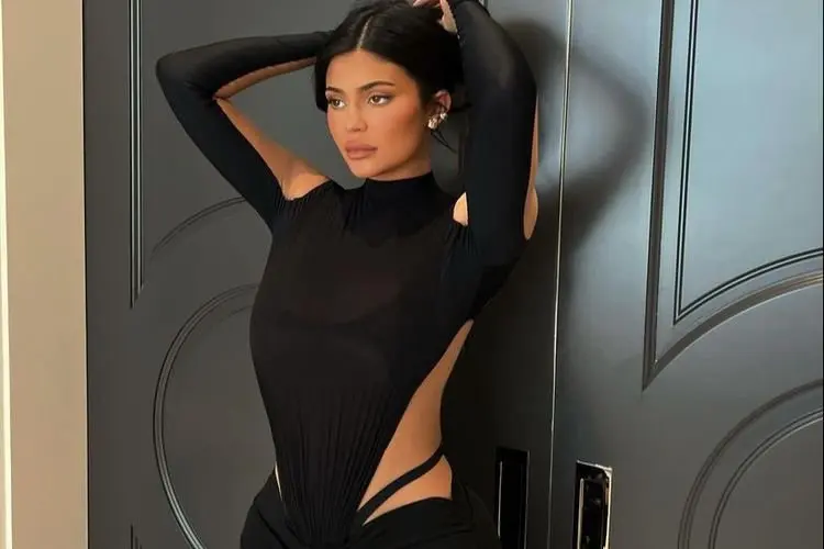 Kylie Jenner Pamerkan Tubuh Bugarnya di Instagram, Warganet: Kecantikan yang Murni!