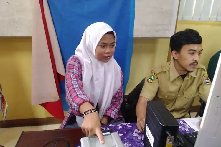 Targetkan Pemilih Pemula, Disdukcapil KBB Gencar Perekaman KTP di SMA dan SLB 