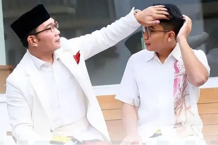 Ridwan Kamil Bagikan Cerita Saat Eril Beri Hadiah Sepatu dari Spanyol untuk Satpam di Sekolahnya