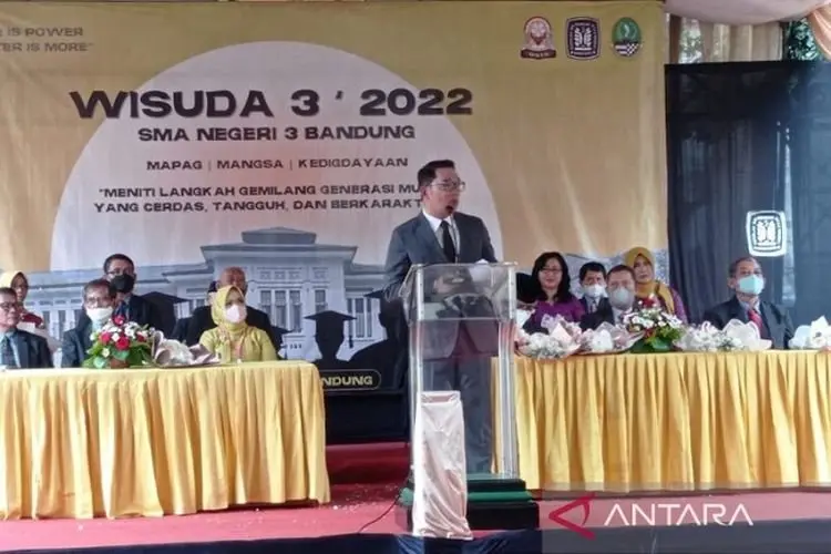 Ridwan Kamil Hadiri Wisuda Zara di SMAN 3 Bandung, Sempat Singgung Sosok Eril...
