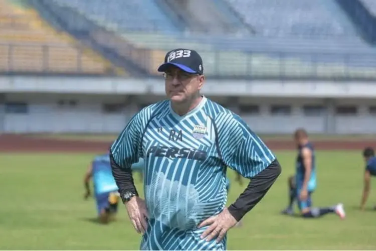 Tegas! Robert Inginkan Ini Saat Persib Jamu Persebaya