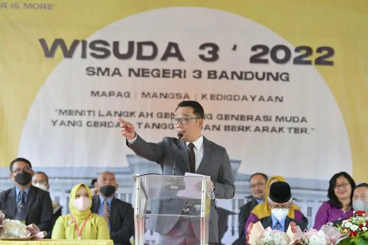Hadir di Acara Wisuda Putrinya, Ridwan Kamil: Terus Kuasai Perkembangan Teknologi dan Ekonomi Digital