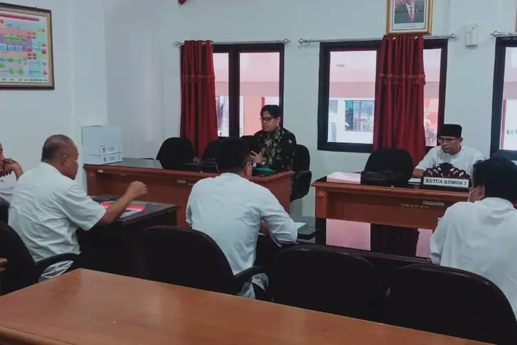 DPRD Cirebon Layangkan Nota Dinas ke Bupati Soal Banyaknya Keluhan Sampah