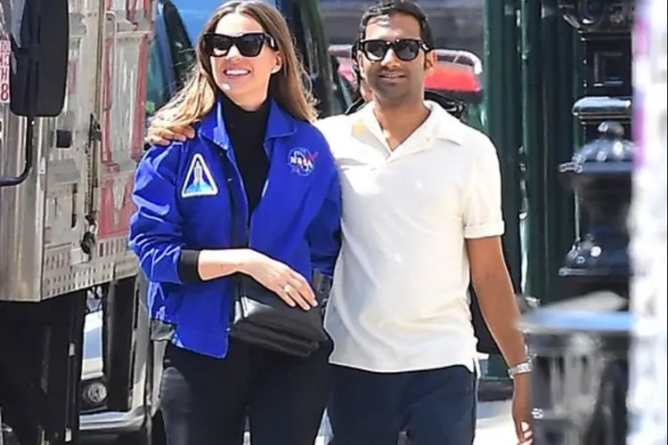 Bintang âParks & Reactionâ Aziz Ansari Resmi Menikahi Serena Skov Campbell, Simak Perjalanan Cinta Mereka!