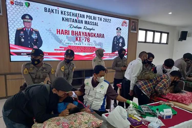 Peringati Hari Bhayangkara, Polres Bogor Hari Ini Melakukan Bakti Kesehatan Masyarakat 