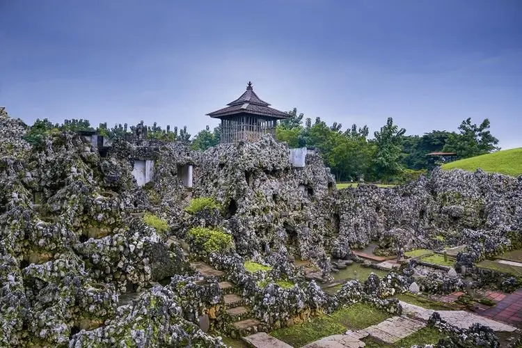 Hiiii..Inilah Daftar Lokasi Wisata Horor di Jabar, Berani Uji Nyali?