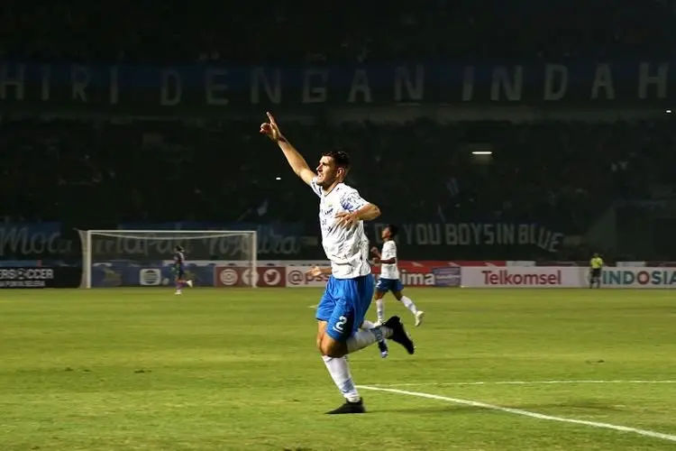 HT Persebaya vs Persib, Duo Bek Victor Igbonefo dan Nick Kuipers Bawa Maung Bandung Unggul 2-1