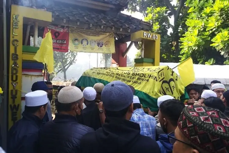 Bobotoh Asal Cibaduyut yang Tewas Pada Pertandingan Persib vs Persebaya Sudah Tiba di Rumah Duka