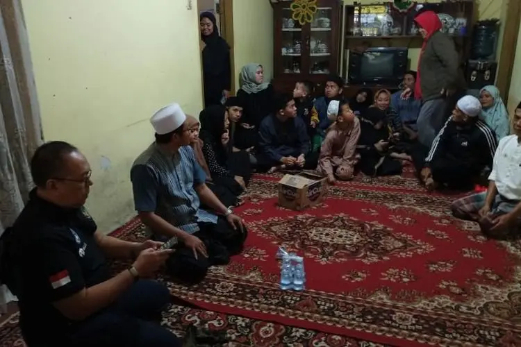 Sambangi Korban Bobotoh Meninggal, Akhmad Lukita Pastikan Persib Bandung Terima Sanksi