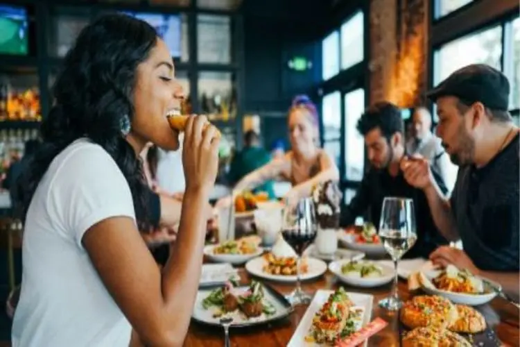5 Kebiasaan Makan Ini Bisa Bantu Turunkan Berat Badan dengan Cepat