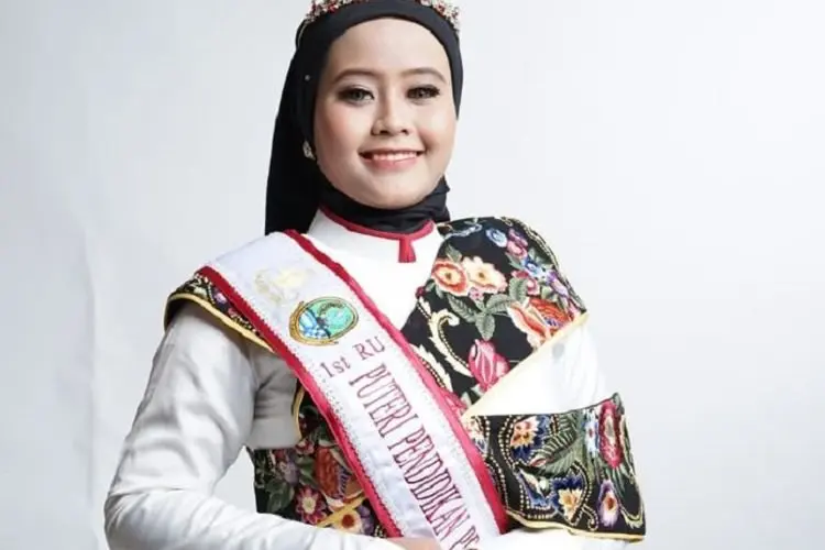 Hasna Shofiyah Raih Mahasiswi Unpas Predikat 1st Runner Up Puteri Pendidikan Jabar 2022Â 
