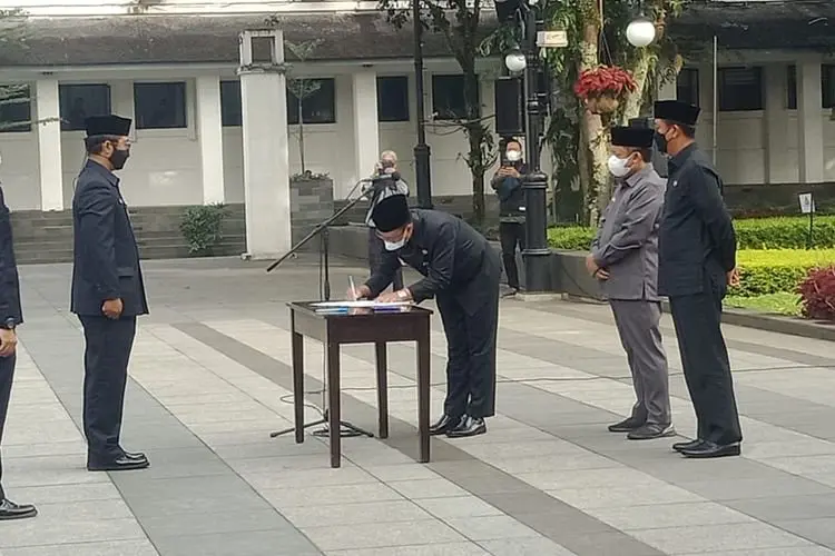 Yana Mulyana Rotasi Sejumlah Kepala Dinas dan Ratusan ASN Pemkot Bandung Lainnya