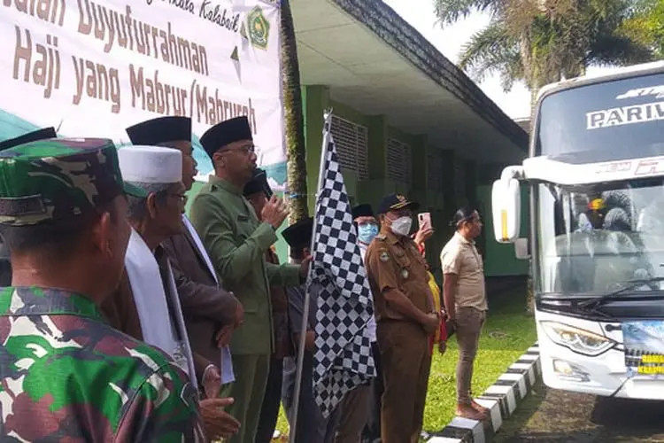 Hengky Kurniawan Lepas Keberangkatan Kloter 23 Jemaah Calon Haji 2022 Asal KBB