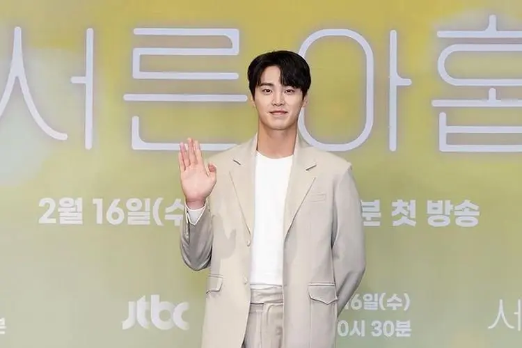 Lee Tae Hwan Umumkan Akan Jalani Tugas Wajib Militer Minggu Depan