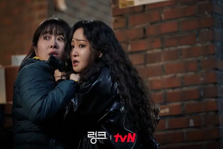 Spoiler Link Eat Love Kill Episode 6: Hong Bok Hee Terlibat Perkelahian, Noh Da Hyun Beri Tatapan Sinis