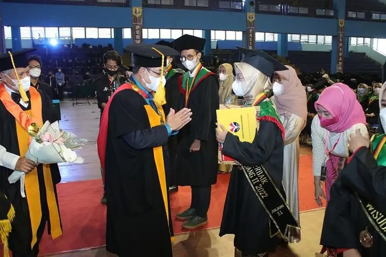 UPI Lakasanakan Wisuda Gelombang II Tahun 2022, Rektor: Mereka Bisa Belajar Sepanjang Hayat  