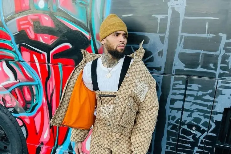 Lirik Laguââ Call Me Every Day â Chris Brown feat. WizKid