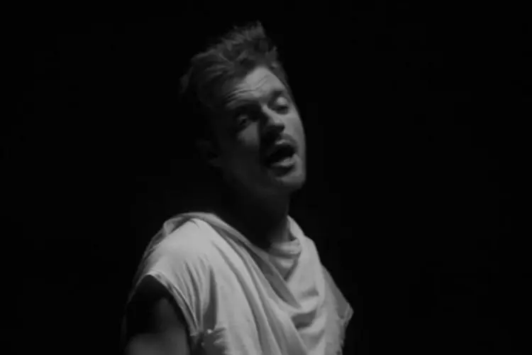 Lirik Laguââ Break My Heart â FINNEAS