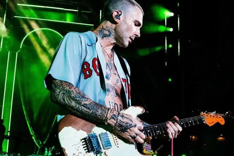 Adam Levine Sempatkan Waktu Makan Bersama Keluarga Sebelum Tur Musim Panas Bersama Maroon 5