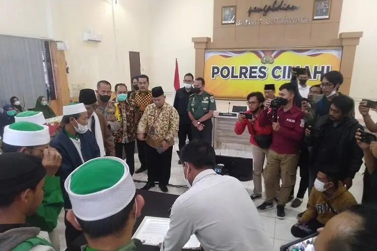 Resmi Bubar, 37 Jemaah Khilafatul Muslimin dari Cimahi dan KBB Deklarasikan Kembali ke Pangkuan NKRI