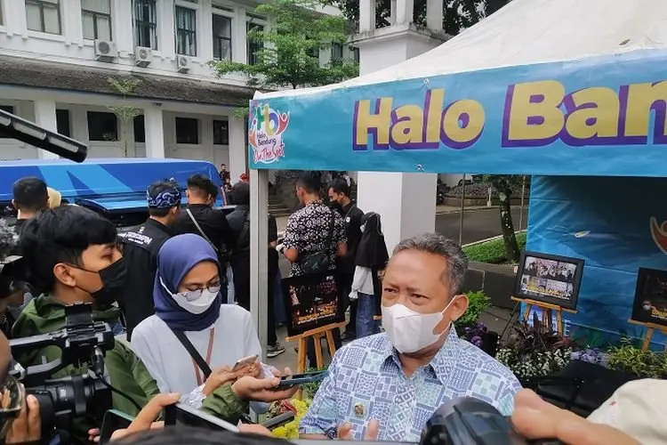 Wali Kota Bandung Yana Mulyana Minta Pemerintah Evaluasi Kebijakan Masker