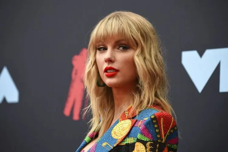 Taylor Swift dan Joe Alwyn Kepergok Habiskan Waktu Berdua di Pantai, Romantis Banget!