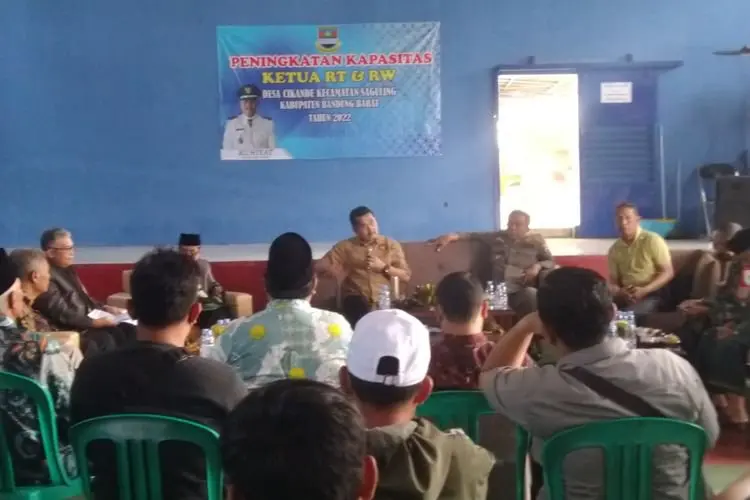 Gegara Tak Sesuai MoU, Dua RW di Desa Cikande Geruduk Yayasan Bandung Vision Center